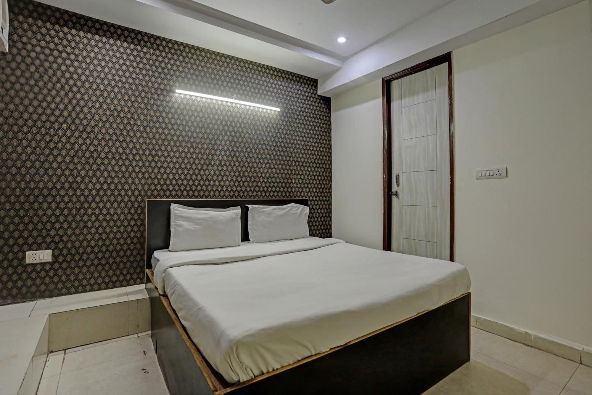 Hotel O Kanak Palace นิวเดลี ภายนอก รูปภาพ