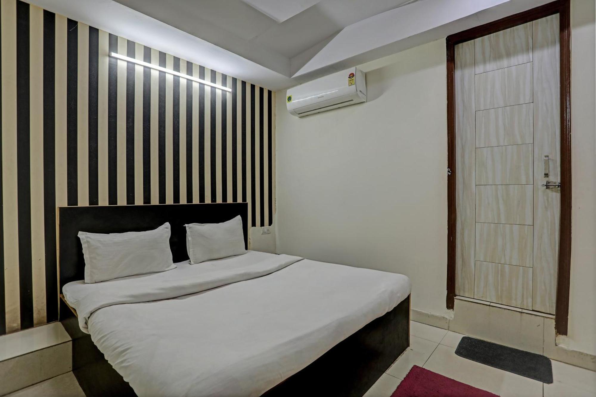 Hotel O Kanak Palace นิวเดลี ภายนอก รูปภาพ